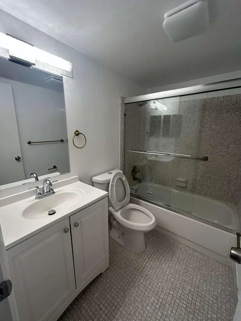 BATHROOM 3