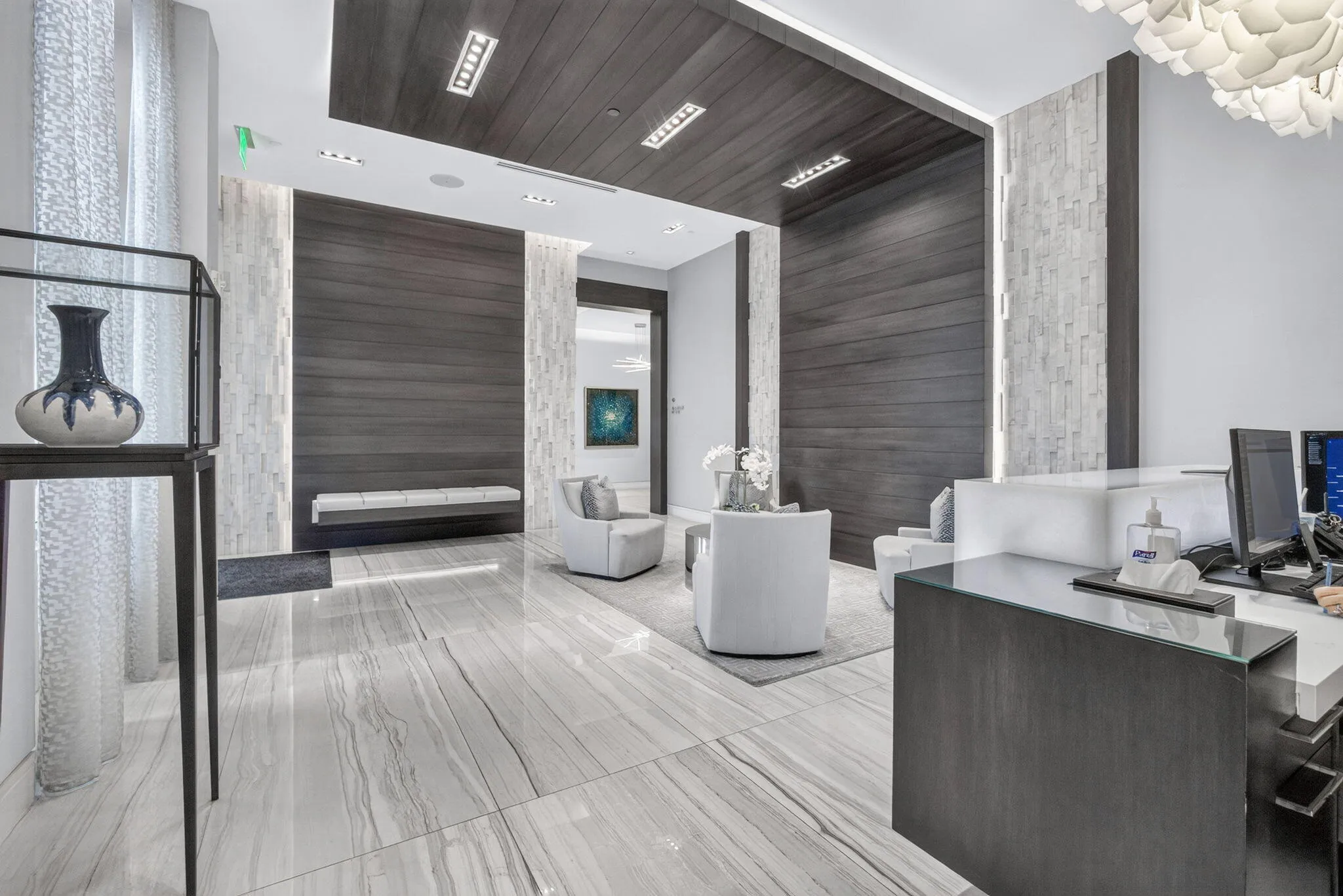 Elegant professionally designed lobby greets you and your guests, the concierge service is always available to serve you, even it it's just to start or end your day with a friendly smile!