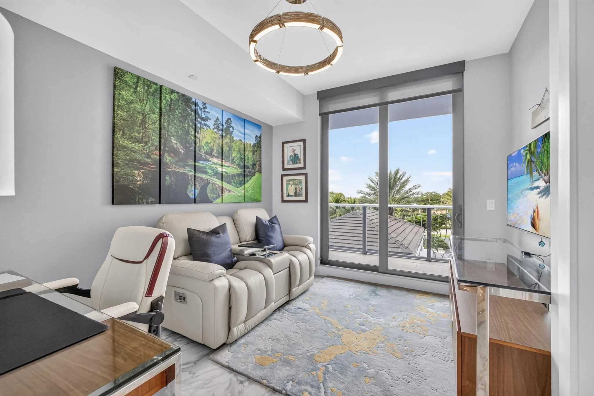 You will want to work from home, or read a book or perhaps even Write a book in this very inviting Den & office!