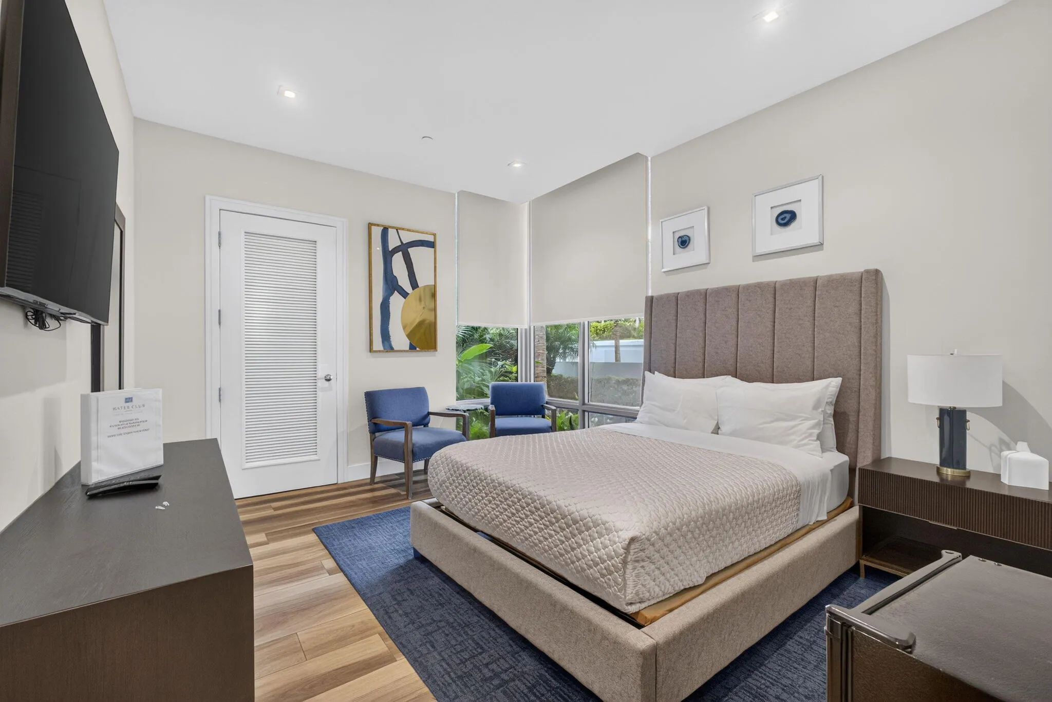 2nd Guest suite with ensuite bathroom.