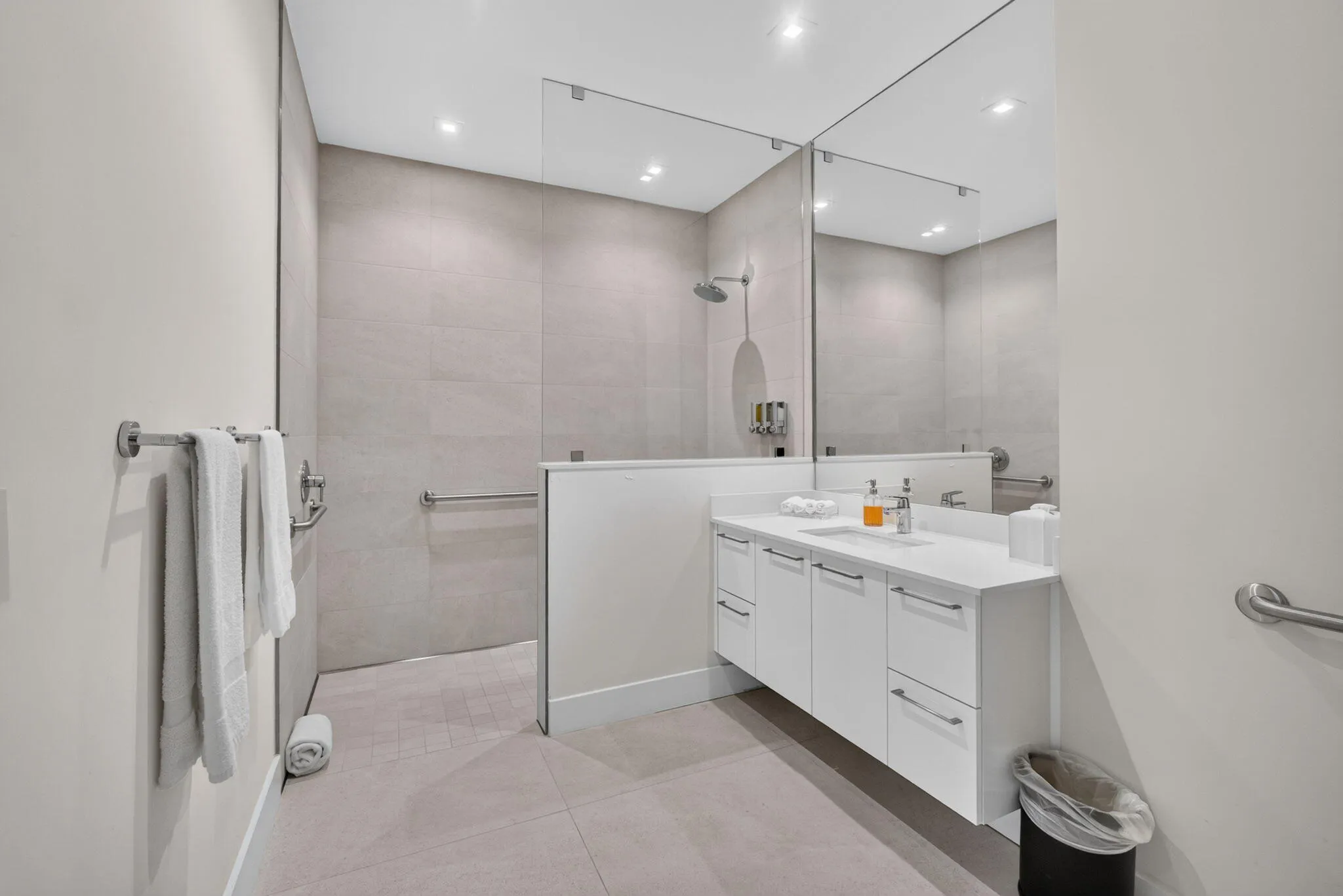 Guest Suite ensuite bathroom