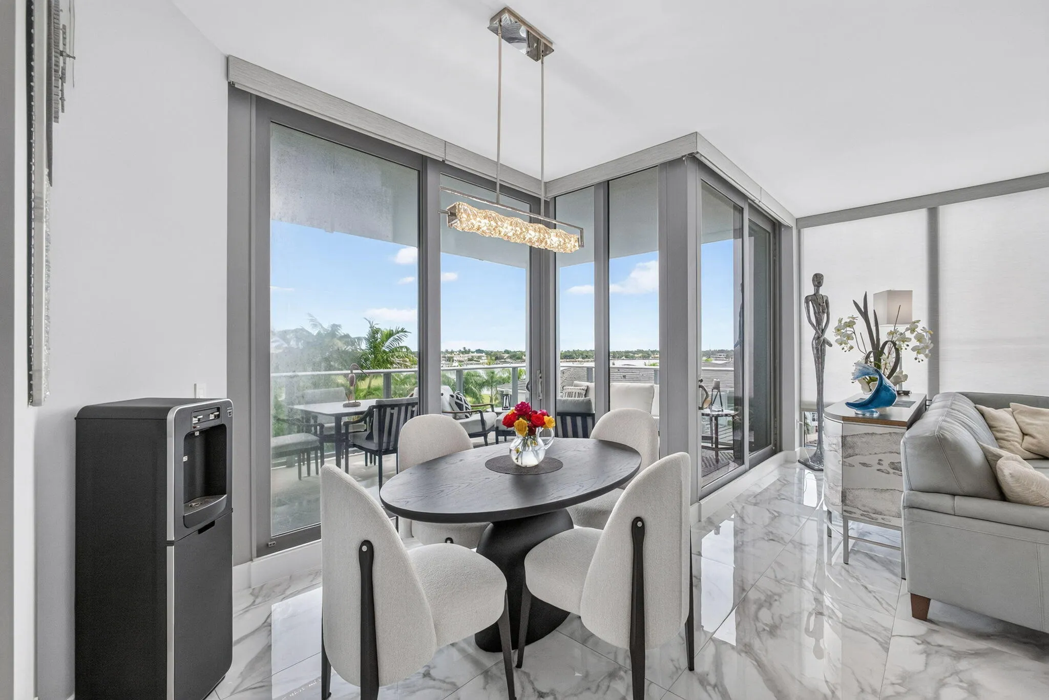 ENJOY THE VIEWS while dining with your guests!