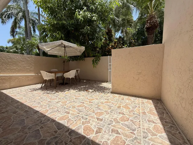 Front Patio (courtyard)