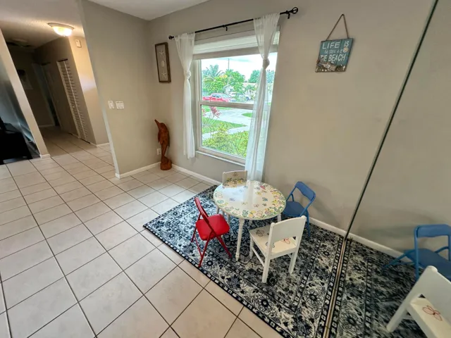 Living Room - (4)
