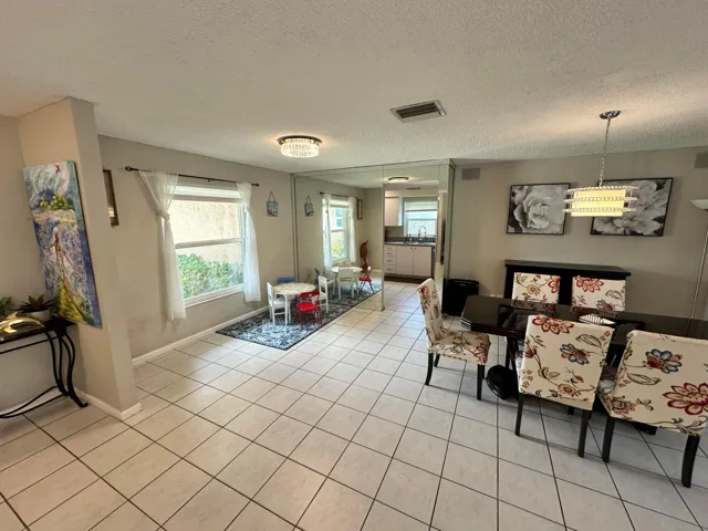 Living Room - (3)