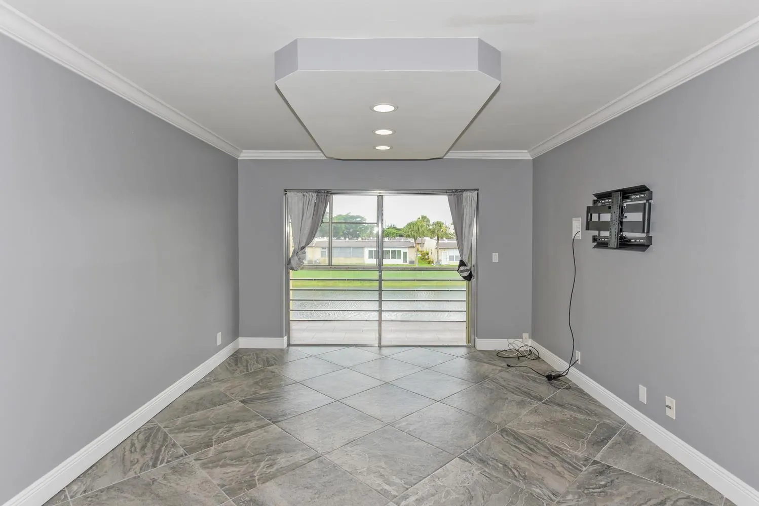 012-056-156 Lake Evelyn Dr-1498x1000