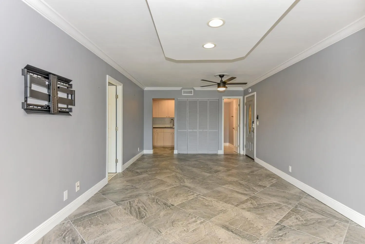 010-073-156 Lake Evelyn Dr-1498x1000