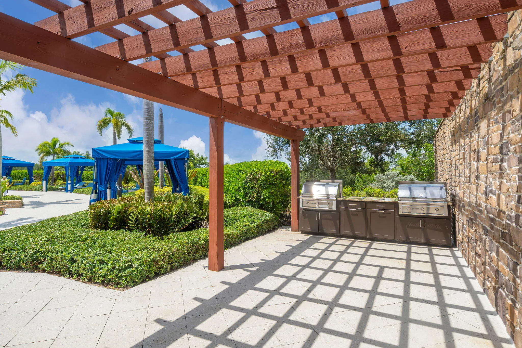 60-web-or-mls-19704Weathervane-60