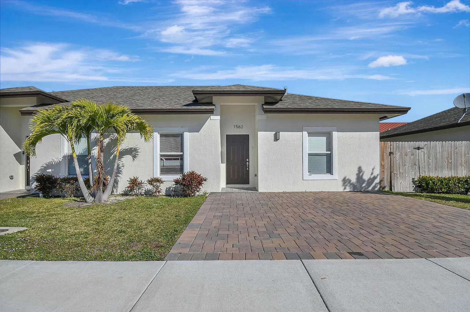 1566 W 26th Ct-15