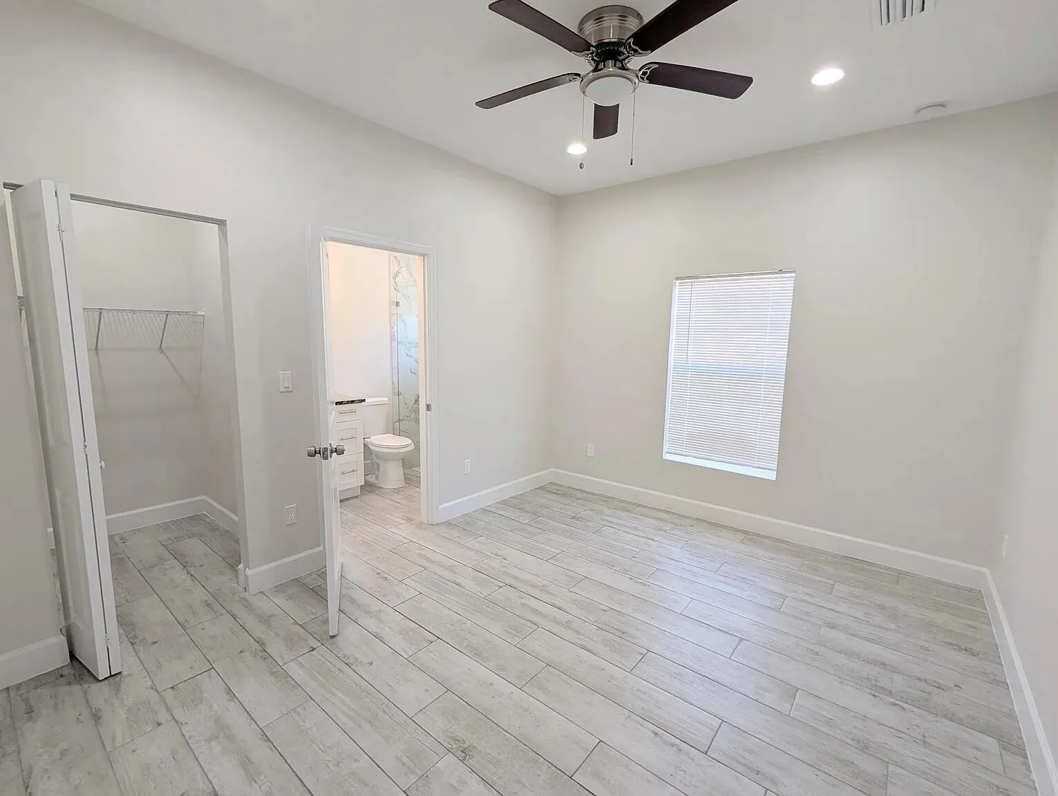 1566 W 26th Ct-7