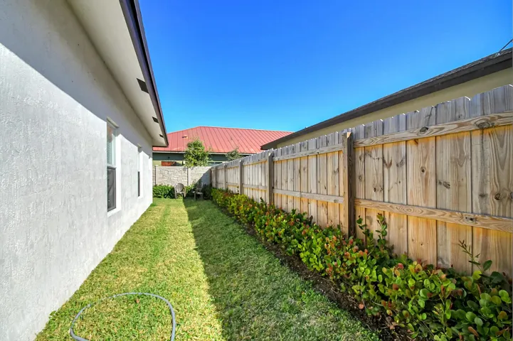 1566 W 26th Ct-13