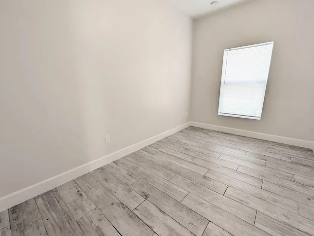 1566 W 26th Ct-9