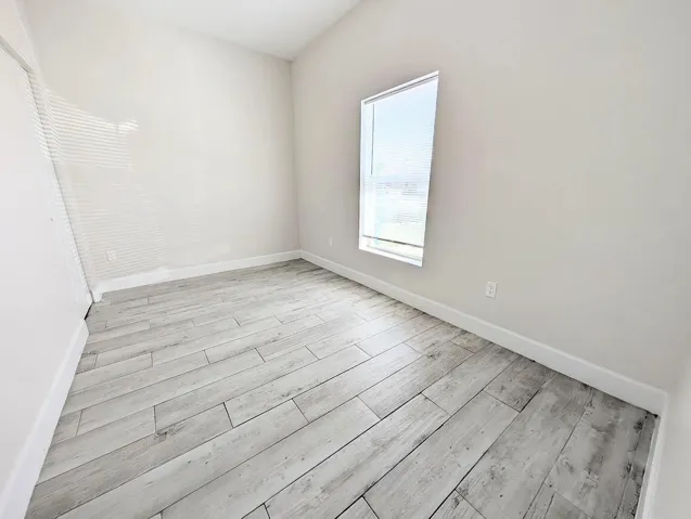 1566 W 26th Ct-10