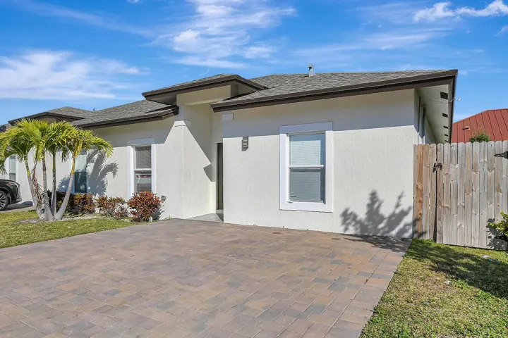 1566 W 26th Ct-11