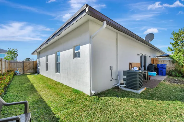 1566 W 26th Ct-16