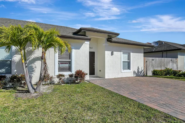 1566 W 26th Ct-14