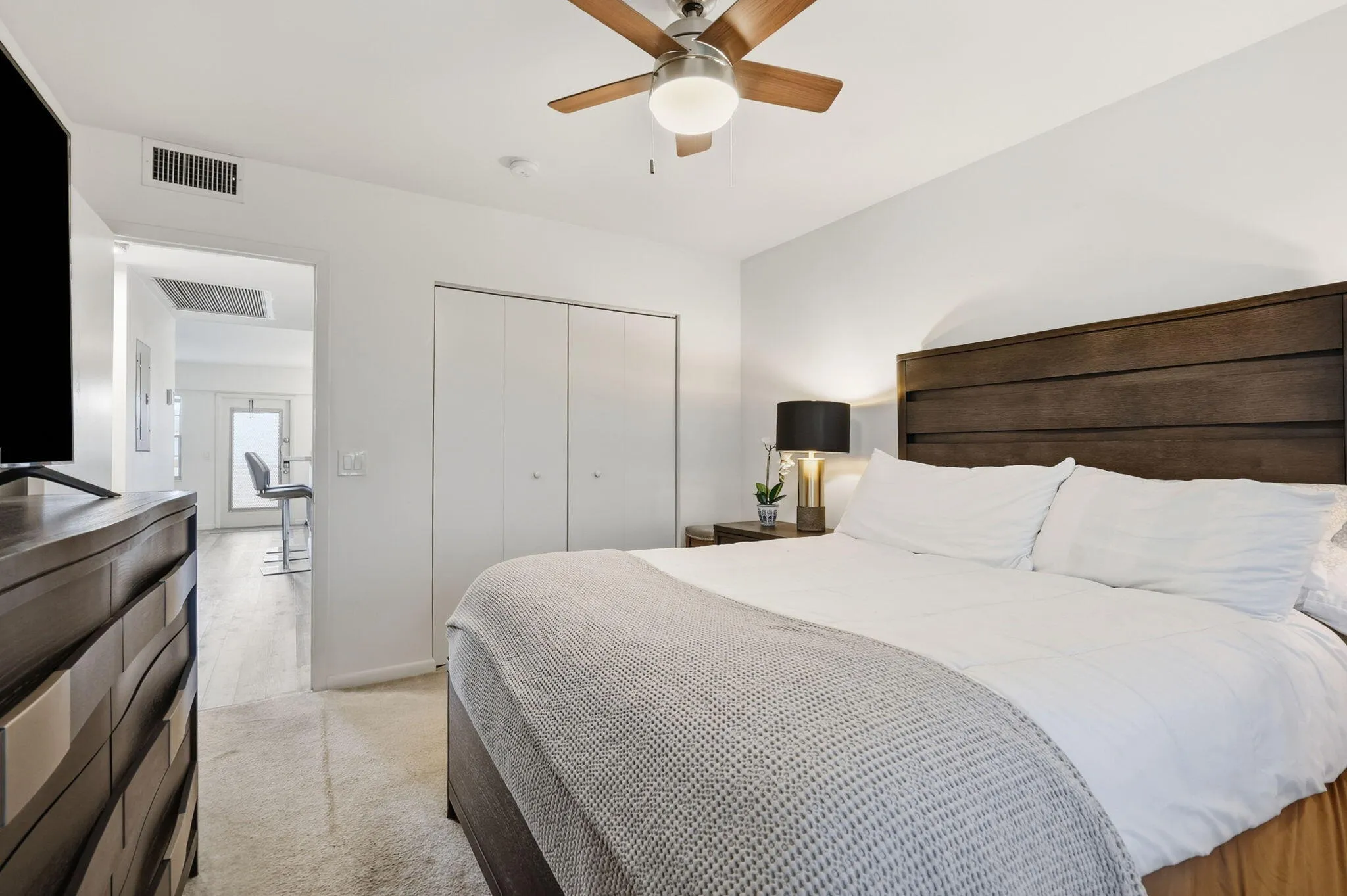 2-web-or-mls-209_Brighton_E_05936