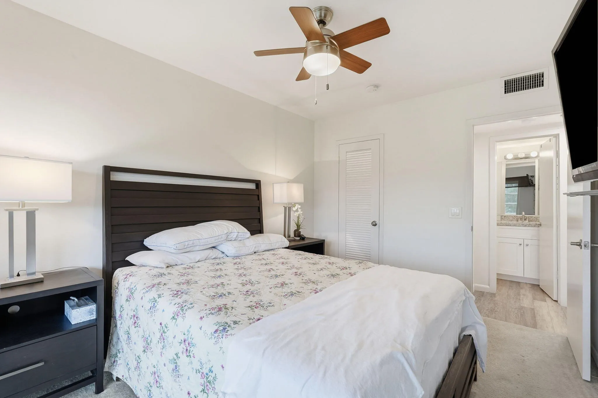 5-web-or-mls-209_Brighton_E_05945