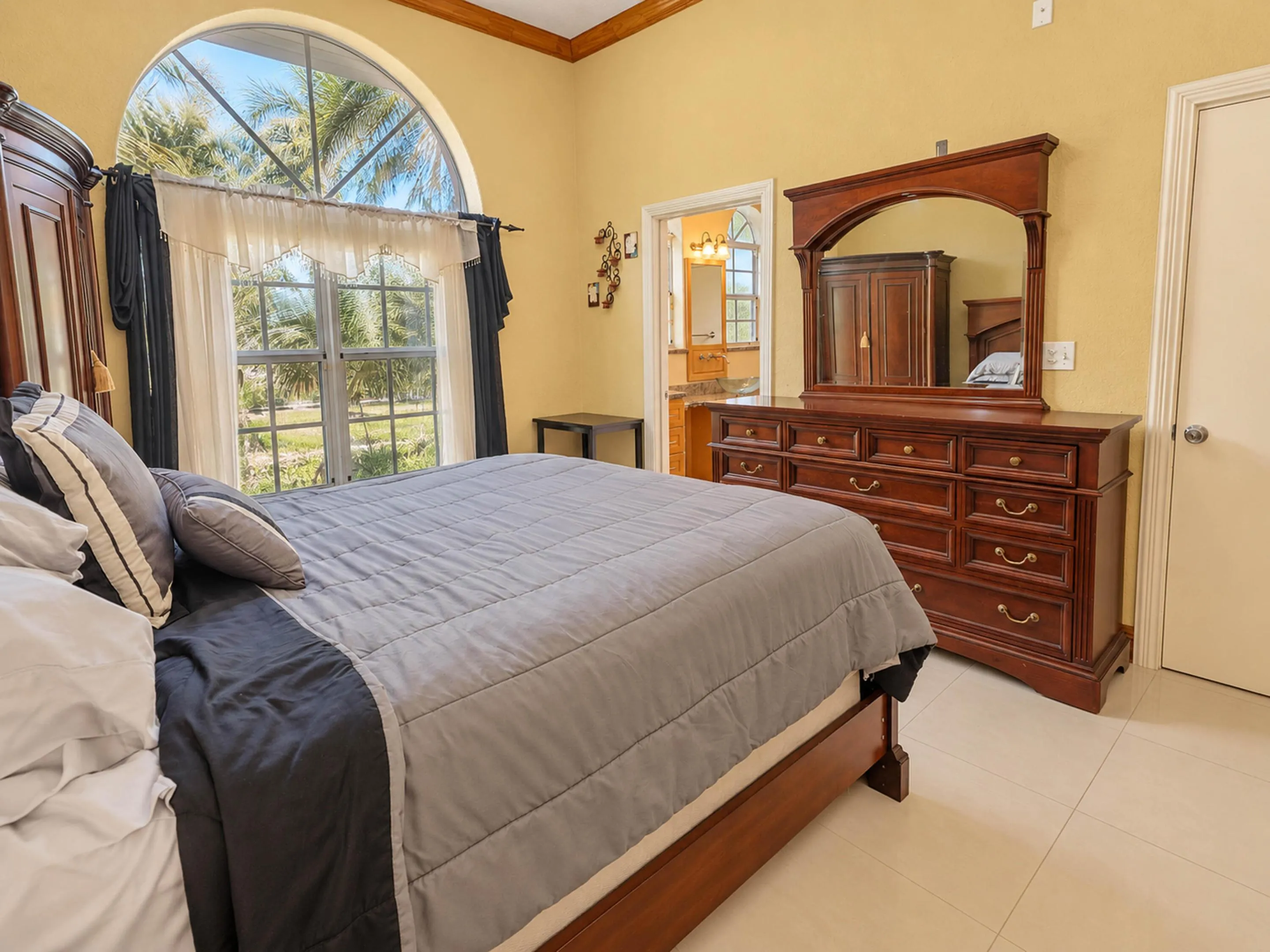 37. Jessicas Room B