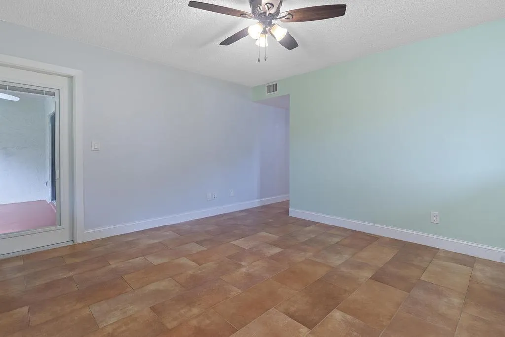 4307 Wood Ride Rd - 040