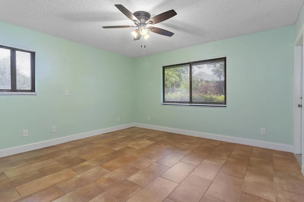 4307 Wood Ride Rd - 038