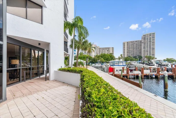 38-300Three-Islands-Boulevard-312-34