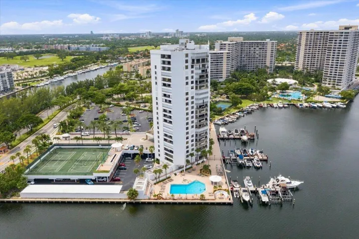 62-011_300Three-Islands-Boulevard-312-ae
