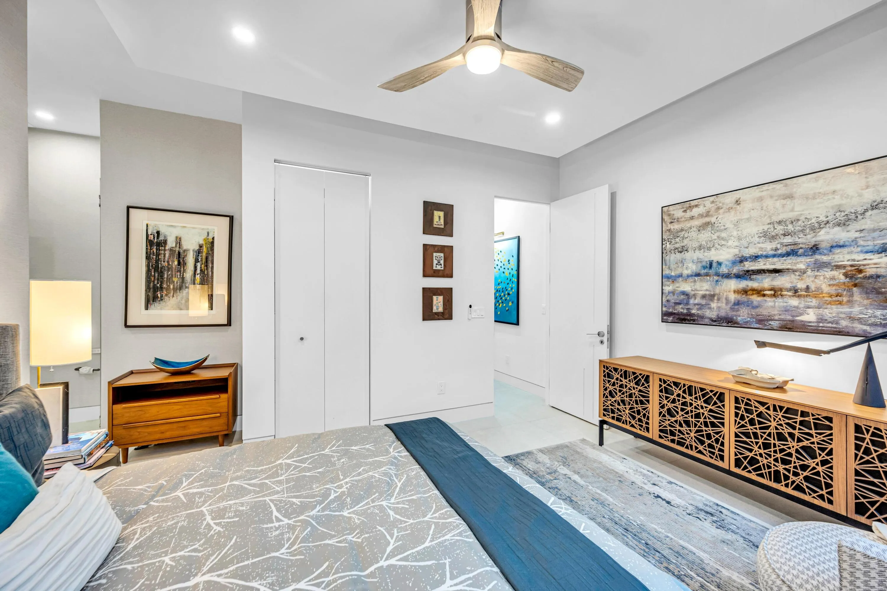 215 NE 28TH CT--60