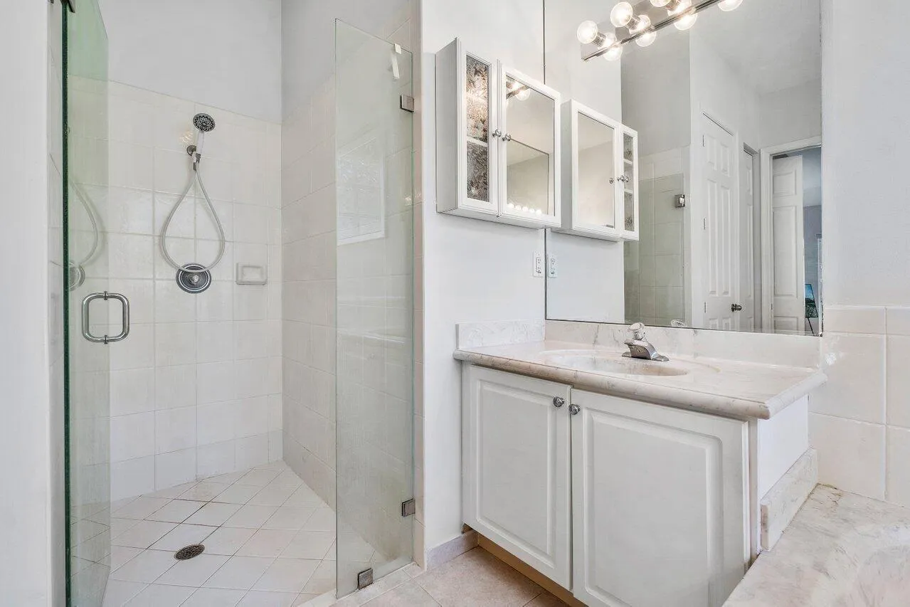 Owner's En-suite