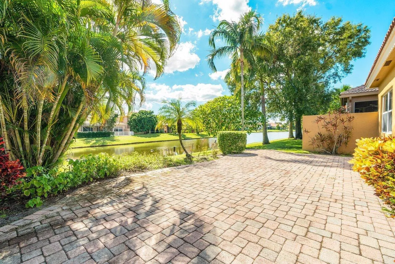 Large lakefront Patio Space