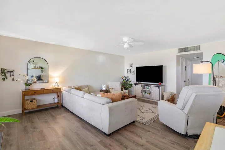 006-2455Northeast51stStreet-E103-FortLau