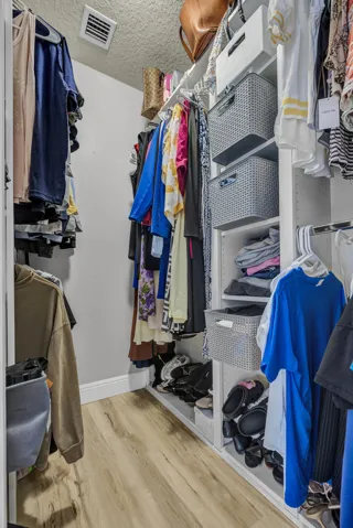 Walk-in Closet