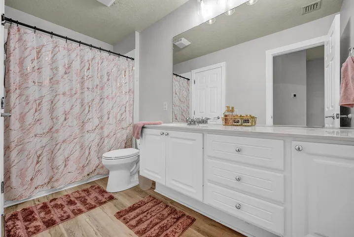 2nd Bathroom 2