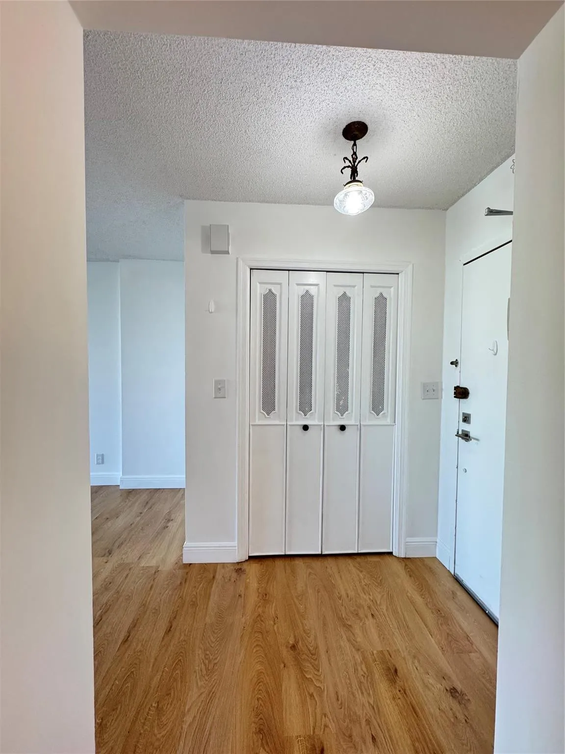 Walk-in​​‌​​​​‌​​‌‌​‌‌​​​‌‌​‌​‌​‌​​​‌​​ Closet