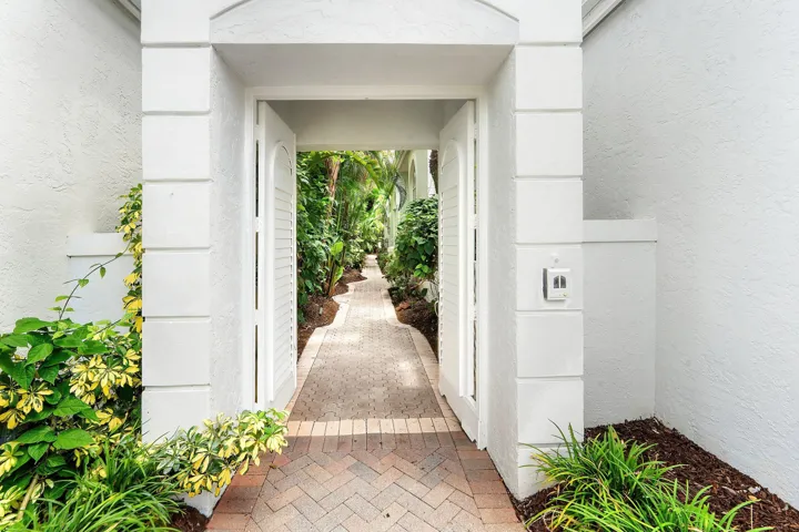 005-241CoralCayTerrace-PalmBeachGardens-