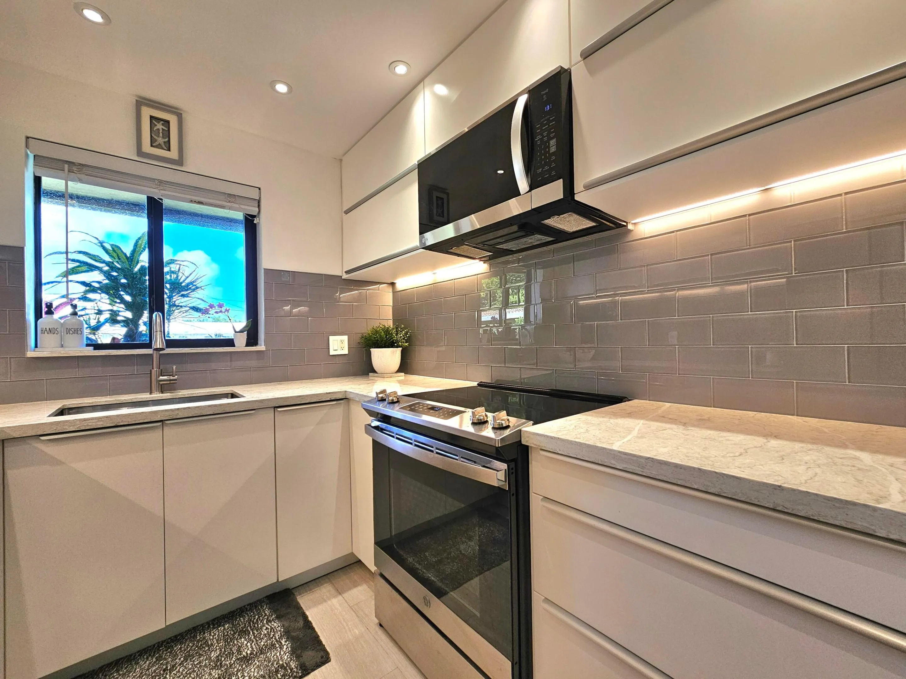 GORGEOUS CABINETS AND COUNTERTOPS THROUGHOUT
