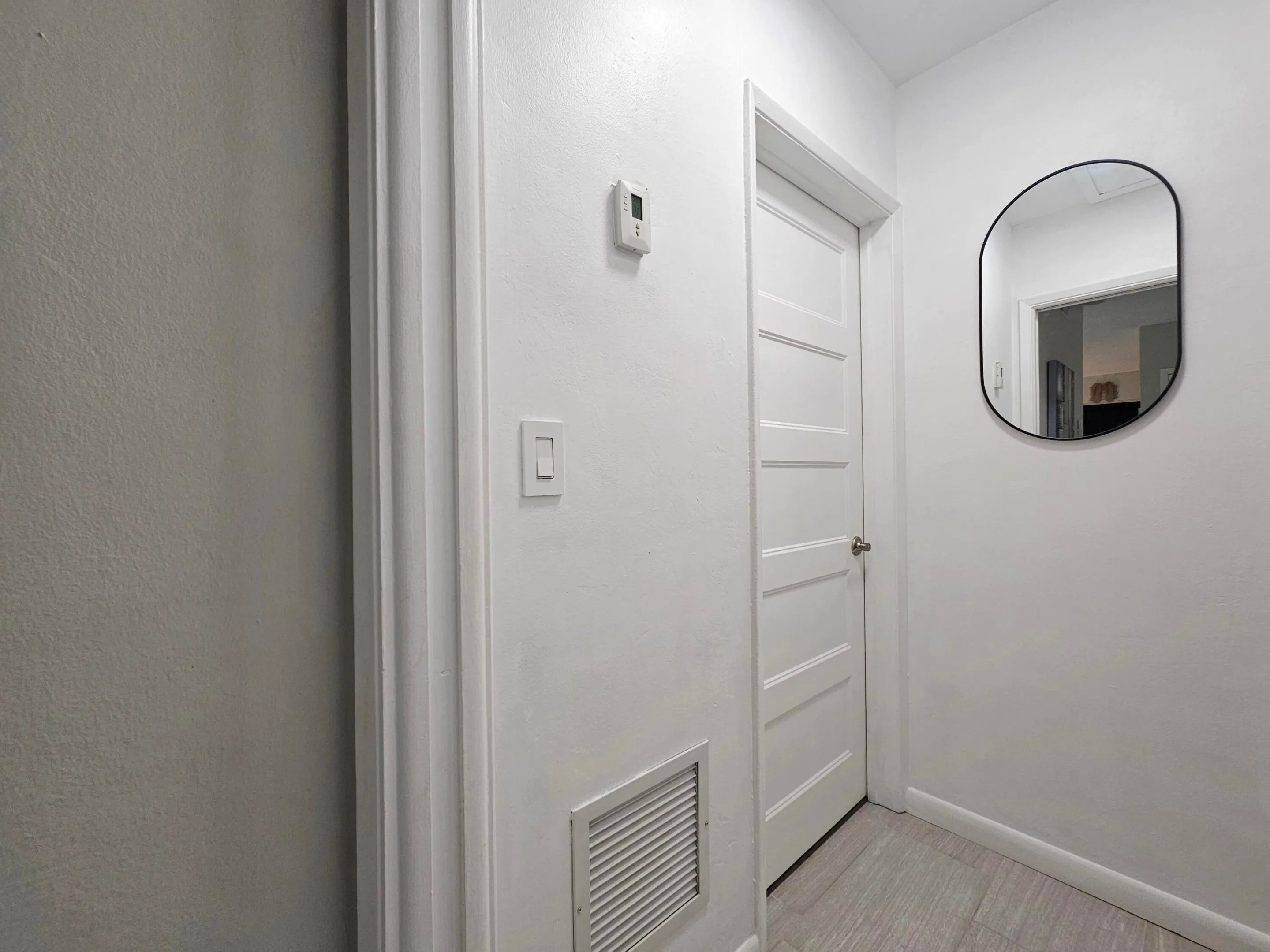 HALLWAY LEADING TO THE BEDROOM AND THE BATHROOM