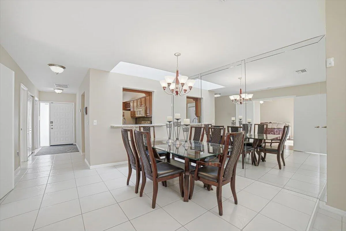 24-Dining Area