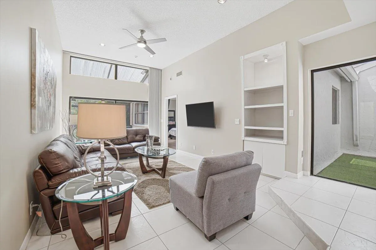 42-Livingroom-B