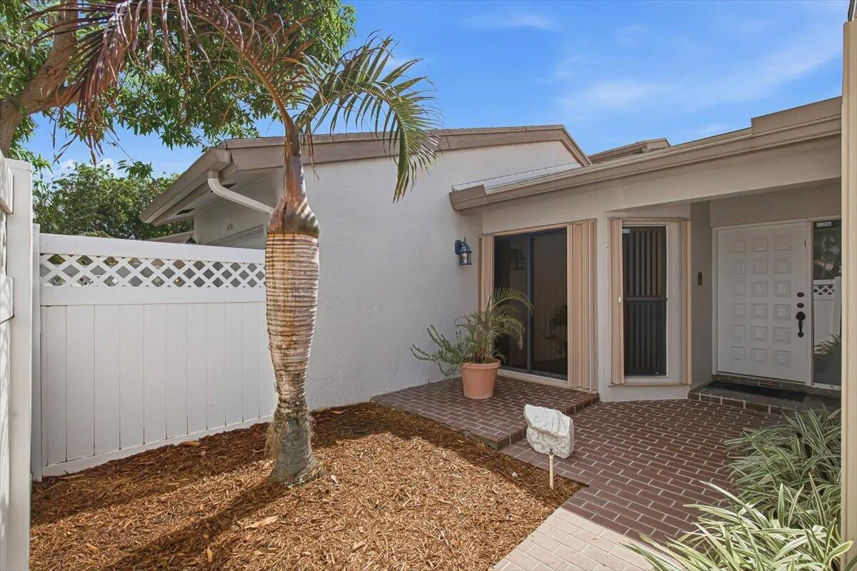 31-Front Yard