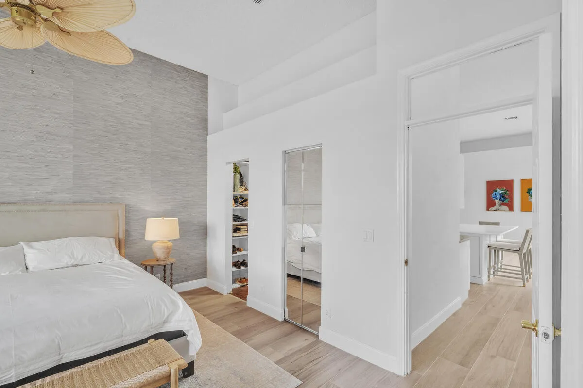 7 Primary Bedroom
