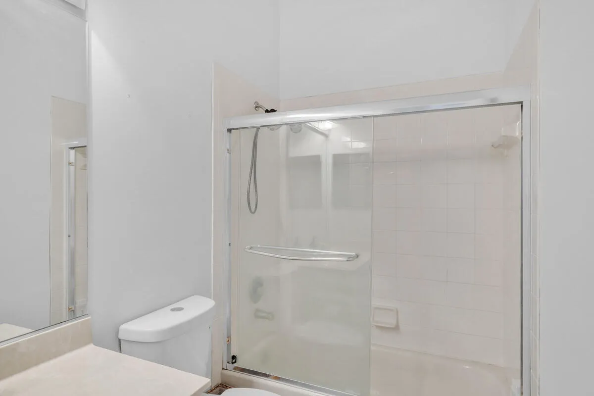 13 Guest bathroom (2)
