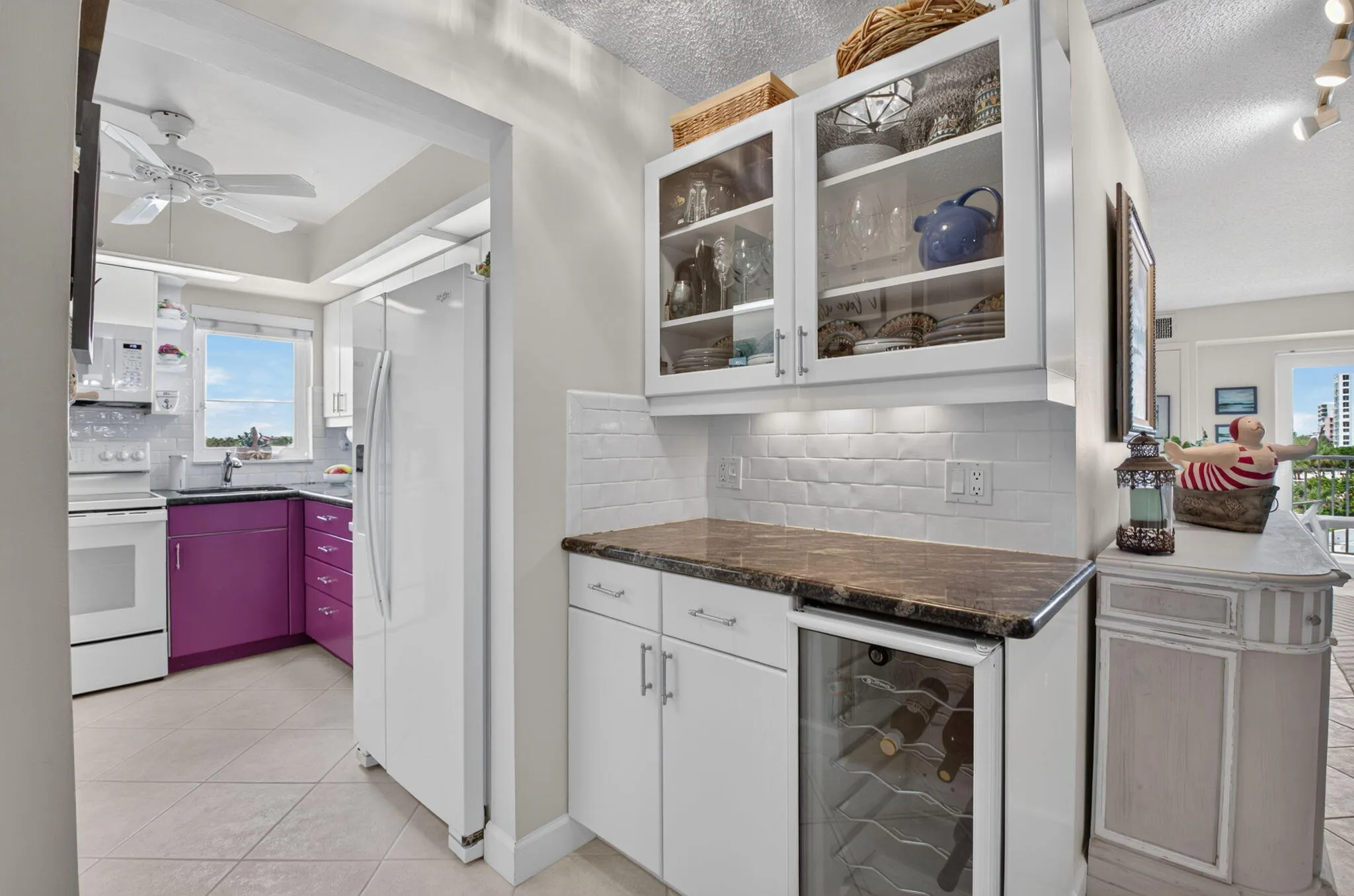WINE BAR WITH EXTRA STORAGE