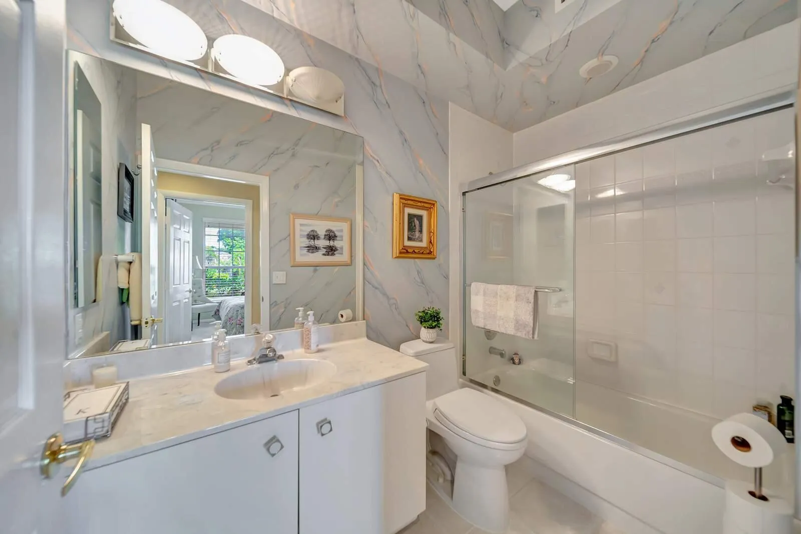 GUEST BATHROOM