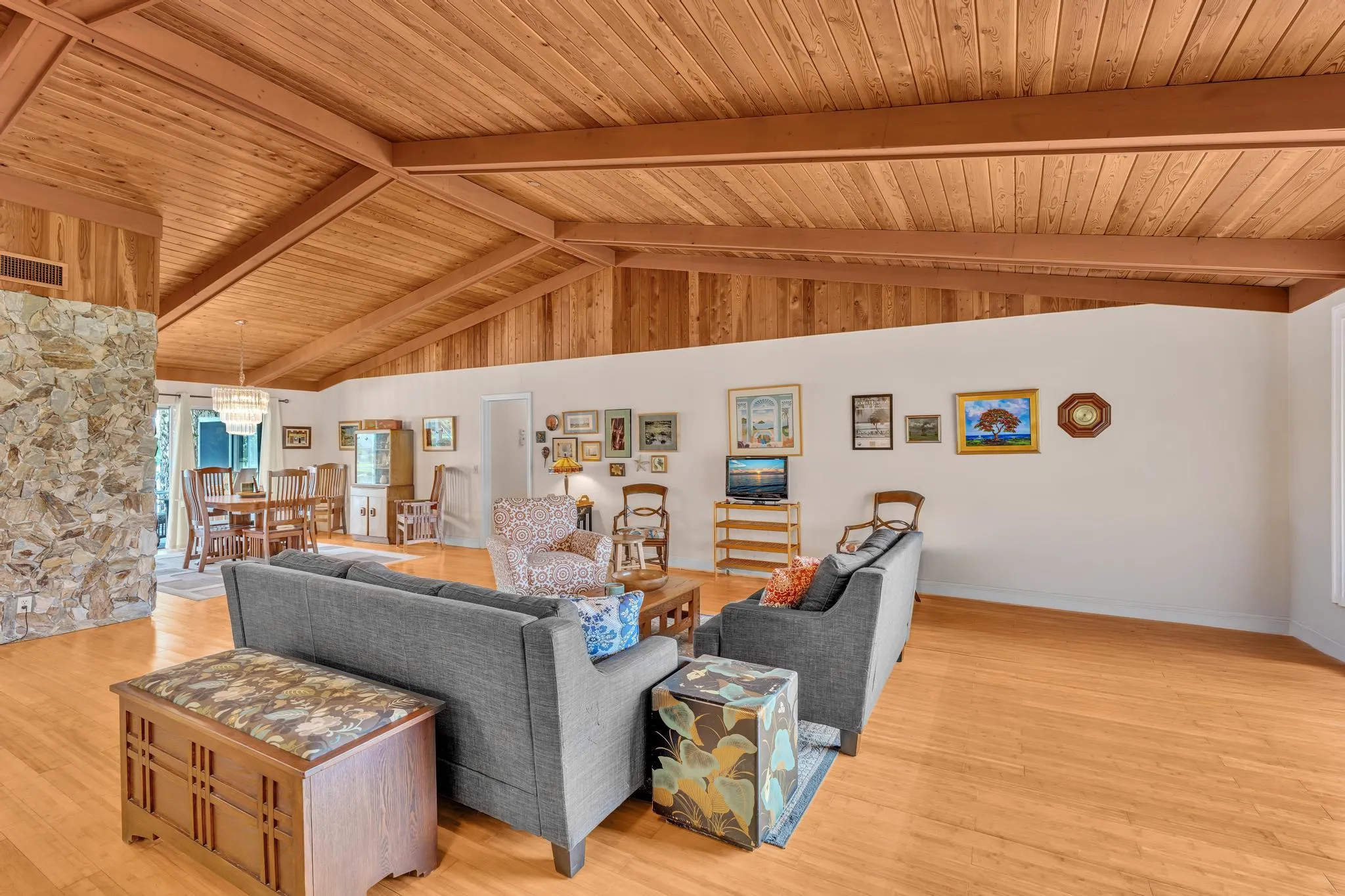 Sitting room/living room