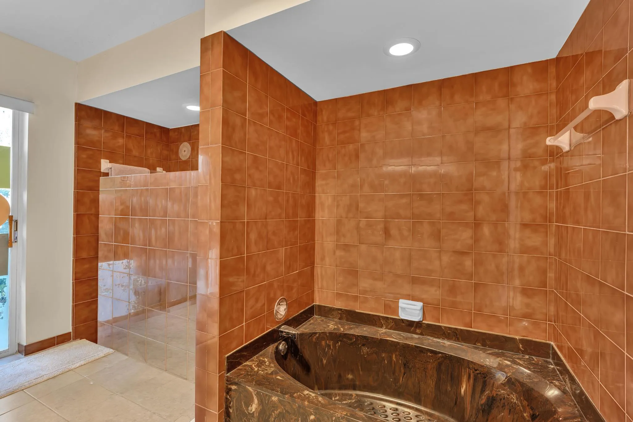 Primary tub