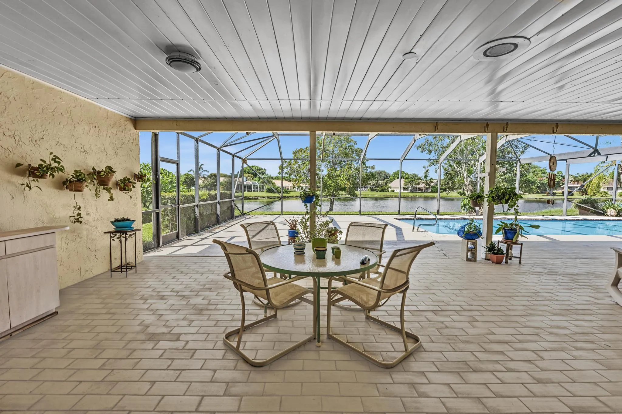 Huge covered, screened patio/pool