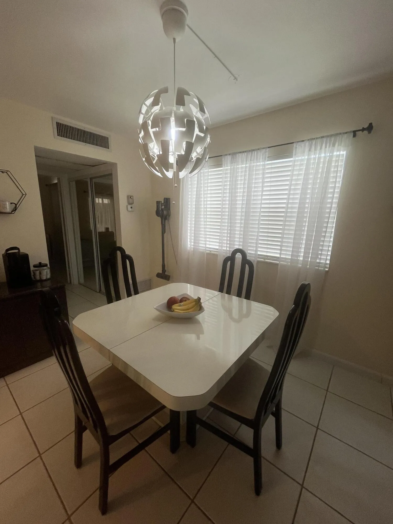 seating for 4 in the living/dining area table