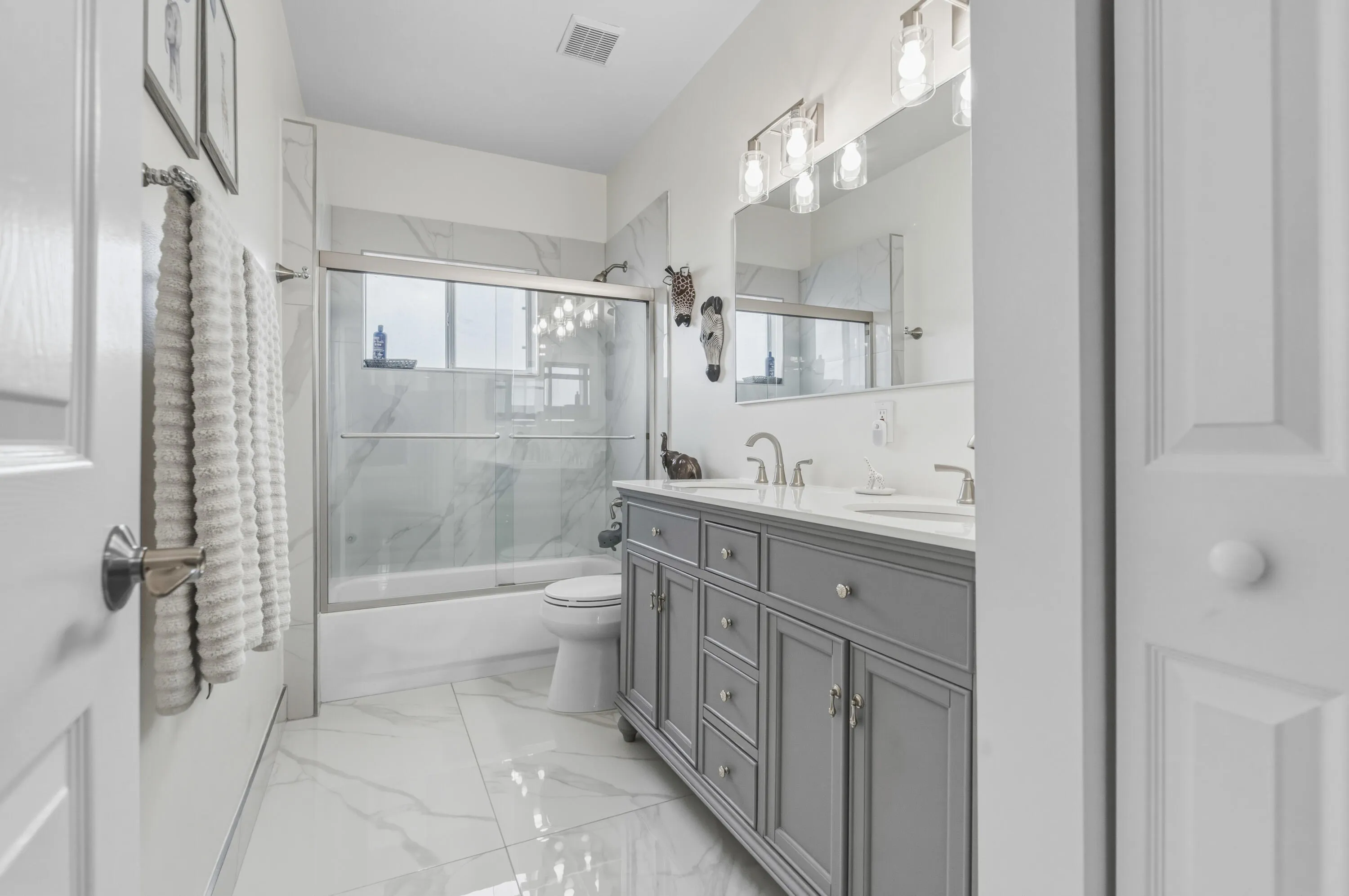 Full bathroom second floor