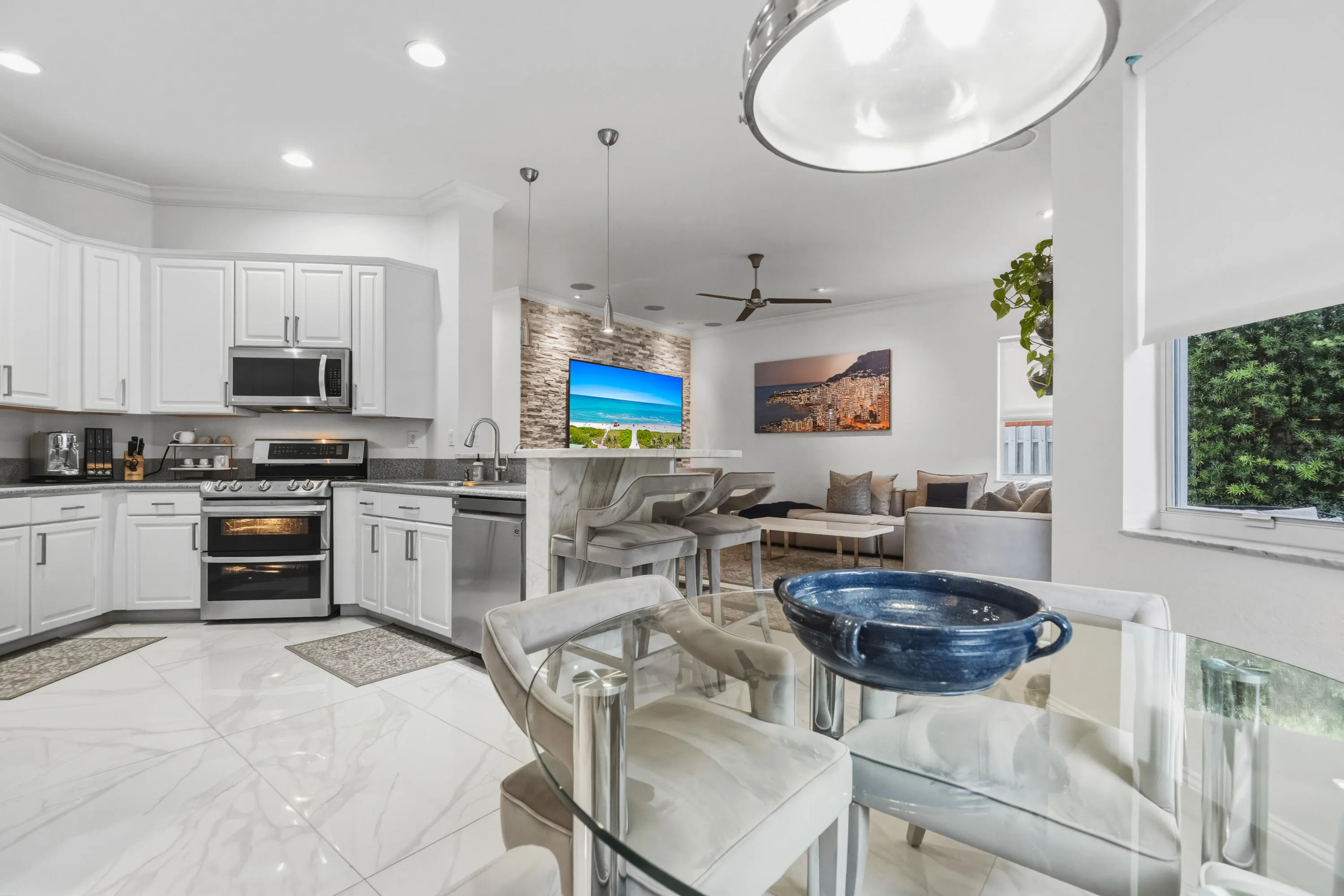 Kitchen and breakfast nook